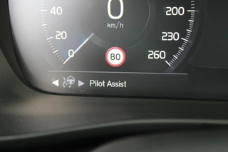 Volvo XC40 Volvo XC40 T4 Recharge R-Design | Stoelverwarming | Parkeercamera | BLIS | Pilot Assist | Electr. Stoelen | Glossy Black | Keyless - afbeelding nr 17