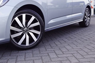 Volkswagen Touran Volkswagen Touran 1.5 TSI DSG R-Line Black st/ 7Pers./Panodak /trekhaak wegkl./ACC - afbeelding nr 6