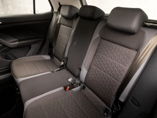 Volkswagen T-Cross Automaat (VIRTUAL COCKPIT, APPLE CARPLAY, GROOT NAVI, CLIMATE, LED KOPLAMPEN, SPORTSTOELEN, CAMERA, GETINT GLAS, KEYLESS, NIEUWSTAAT) - afbeelding nr 14