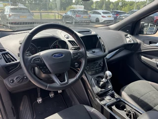 Ford Kuga Ford Kuga 1.5 EcoBoost ST Line / Trekhaak / Camera / Leder&Alcantara / Keyless / 18'' / Navigatie / Getint glas / Xenon / Cruise Control - afbeelding nr 4