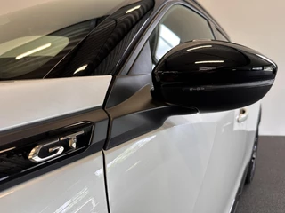 Peugeot 2008 Peugeot 2008 1.2 PureTech 130 GT Black Style Airco ECC Navi Carplay Cruise Control PDC VA + Camera Full LED 17