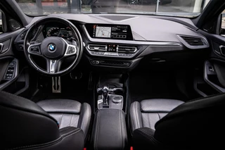 BMW 1 Serie BMW 1-serie M135i xDrive High Executive|PANO|MAXTON|19'' - afbeelding nr 8