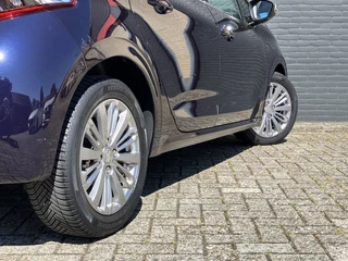 Peugeot 208 Peugeot 208 1.2 PureTech Allure 110 pk | dealer onderhouden | navigatie | trekhaak | climate | apple carplay | parkeersens. - afbeelding nr 11
