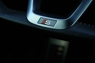 Audi Q3 Audi Q3 35 TFSI / 3x S-Line / 150PK / Automaat / Navi / Matrix LED / Keyless / 19