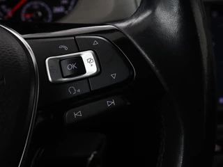 Volkswagen Golf Volkswagen Golf 1.0 TSI Connected Series | Carplay | Camera |  Navigatie | Climate control | Parkeerhulp | Cruise control | Sportstoelen - afbeelding nr 15