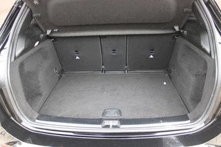 Mercedes-Benz B-Klasse Mercedes-Benz B-klasse 250e 218PK BUSINESS SOLUTION AMG NIGHT EDITION | NAVIGATIE | SFEERVERLICHTING | ACHTERUITRIJCAMERA | PARKEERSENSOREN VOOR / ACHTER | ALCANTARA / KUNSTLEDER BEKLEDING | VOORSTOELEN VERWARMBAAR | VERLICHTE INSTAPLIJSTEN | LICHTMETALEN AMG DUBBELSPAAKS VELGEN 18
