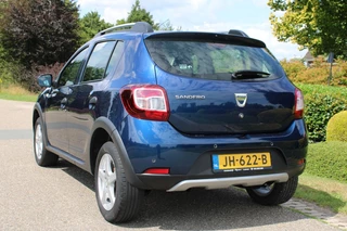 Dacia Sandero Stepway Dacia Sandero Stepway 0.9 TCe 90pk Laureate automaat airco/cruise/navi/PDC - afbeelding nr 2