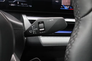 BMW 5 Serie BMW 5-serie 530e M-SPORT PRO 300PK (nieuw model) | PANORAMA DAK | M-SPORT PAKKET | M-SPORT AERODYNAMICA |  M-SPORT NAPPALEDEREN STUURWIEL MET SPORTBOOST FUNCTIE | BMW SHADOWLINE ADAPTIEVE LED KOPLAMPEN | ELEKTRISCH BEDIENBARE ACHTERKLEP |  BMW INDIVIDIUAL HIGH GLOSS EXTERIEUR RAAMLIJST AFWERKING | BMW LIVE COCKPIT PROFESSIONAL | ELEKTRISCH VERSTELBARE VOORSTOELEN MET VENTILATIE / VERWARMING EN GEHEUGEN OP DE BESTUURDERSSTOEL |  ACHTERBANKVERWARMING | 4-ZONE CLIMATE CONTROL | DONKER GETINTE ACHTERRUITEN | DONKERE HEMELBEKLEDING | DRIVE ASSISTANT | HARMAN KARDON Hi-Fi GELUIDSSYSTEEM| DRAARLOZE TELEFOONLADER | DRAADLOOOS APPLE CARPLAY / ANDROID AUTO | KLASSE 3 ALARM | COMFORT ACCESS | 20