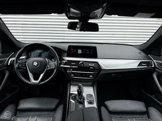 BMW 5 Serie BMW 5-serie 520d High Executive Sport Line Schuifdak HUD Rondomzicht Camera Leder Apple CarPlay LED Stoelverwarming - afbeelding nr 2