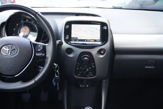 Toyota Aygo Toyota Aygo 1.0 VVT-i x-play ltd Navi | Camera | Airco | NAP - afbeelding nr 9