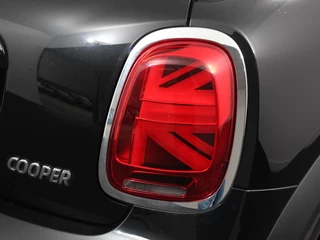 MINI Cooper Mini Mini 1.5 Cooper Essential Trim Climate control Navigatie Cruise control LED Parkeersensoren Apple carplay/ Android Auto Lichtmetalen velgen - afbeelding nr 24