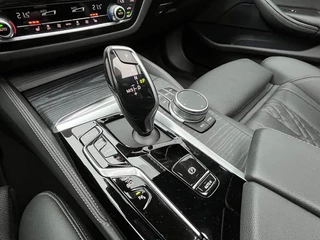 BMW 5 Serie BMW 5 Serie Touring 530e xDrive High Executive | M-Sportpakket | Panorama Dak - afbeelding nr 28