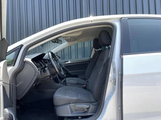 Volkswagen Golf Volkswagen Golf 1.5 TSI Highline R-Line NAVIGATIE|BLUETOOTH|PARKEERSENSOREN|STOELVERWARMING|R-Line Pakket - afbeelding nr 6
