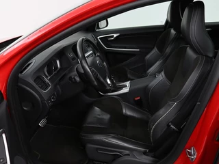 Volvo V60 Volvo V60 2.0 T4 Sport | Stoelverwarming | Trekhaak |  Xenon | Navigatie | Leder/Alcantara | PDC | Climate control | Cruise control | Bluetooth - afbeelding nr 4