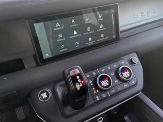 Land Rover Defender Land Rover Defender 110 P400E LEDER/LUCHTVERING/360CAMERA/CARPLAY - afbeelding nr 10