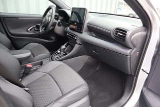 Toyota Yaris Toyota Yaris 1.5 Hybrid 130 Executive Stuur/Stoelverw/Dodehoek/PDC - afbeelding nr 16
