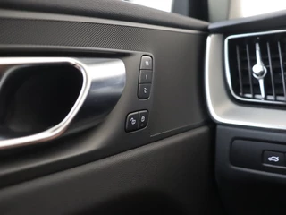 Volvo XC60 Volvo XC60 T6 AWD Plus Dark | Trekhaak | Panoramadak | 360° Camera | - afbeelding nr 32