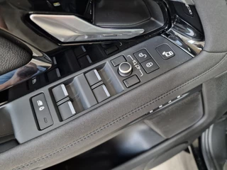 Land Rover Range Rover Evoque Land Rover Range Rover Evoque 2.0 P250 AWD R-Dynamic SE | ACC | Meridian | 20 Inch | Trekhaak | - afbeelding nr 23