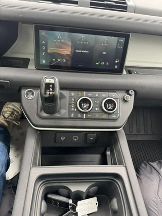 Land Rover Defender Land Rover Defender 3.0 110 MHEV X-dynamic HSE 6 cil grijs kenteken - afbeelding nr 10