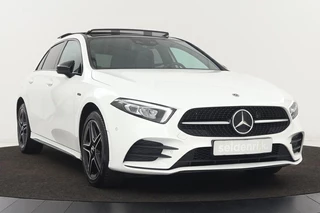 Mercedes-Benz A-Klasse Mercedes-Benz A-klasse 250e AMG Night | Panoramadak | Adaptive cruise |  Carplay | Stoelverwarming | Camera | Leder/Alcantara | Full LED | Sfeerverlichting | Navigatie - afbeelding nr 35
