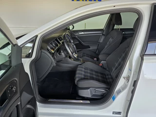 Volkswagen Golf Volkswagen Golf 1.4 TSI PHEV GTE / Dealer Onderhouden / Stoelverwarming / LED Koplampen - afbeelding nr 3