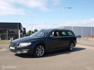 Volvo V70 Volvo V70 2.4 D5 215 Schuifdak Leer Xenon Clima Elec stoel Pdc V+A - afbeelding nr 2