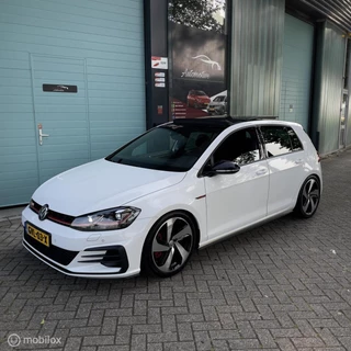 Volkswagen Golf Volkswagen Golf 2.0 TSI GTI Performance BOMVOL / Pano / ACC - afbeelding nr 17