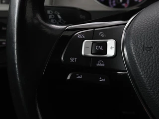 Volkswagen Golf Volkswagen Golf 1.0 TSI Connected Series | Carplay | Camera |  Navigatie | Climate control | Parkeerhulp | Cruise control | Sportstoelen - afbeelding nr 14