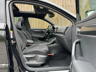 Škoda Karoq Skoda Karoq 1.5 TSI Sportline Automaat | Panoramadak | LED | Stoelverwarming | Adaptieve cruise control | Dode hoek detectie | Trekhaak uitklapbaar | Canton HiFi | Elektrisch bedienbare achterklep | Parkeersensoren voor en achter | Achteruitrijcamera - afbeelding nr 45