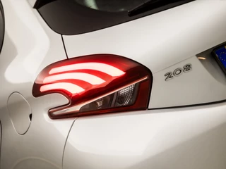 Peugeot 208 (NAVIGATIE, LOGISCH NAP, CRUISE, BLUETOOTH, SPORTSTOELEN, ARMSTEUN, PARKEERSENSOREN, DAB+, NIEUWE APK, TREKHAAK, NIEUWSTAAT) - afbeelding nr 22