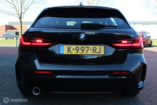 BMW 1 Serie BMW 1-serie 118i M Sport High Executive, Sportstoelen, Carplay, Pdc voor + achter, Stoelverwarming, Cruise, Clima. - afbeelding nr 7