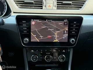 Škoda Superb Skoda Superb Combi 1.6 TDI Ambition PANORAMADAK, TREKHAAK - afbeelding nr 17