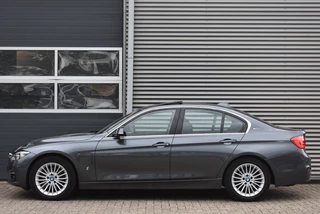 BMW 3 Serie BMW 3 Serie 330E HIGH EXEC. / SCHUIF KANTELDAK / STOELVERWARMING / LEDERE BEKLEDING - afbeelding nr 2