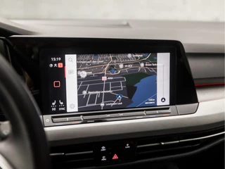 Volkswagen Golf Automaat (APPLE CARPLAY, GROOT NAVI, STUUR/STOELVERWARMING, GETINT GLAS, SPORTSTOELEN, PARKEERSENSOREN, ADAPTIVE CRUISE, DAB+, NIEUWE APK, NIEUWSTAAT) - afbeelding nr 25