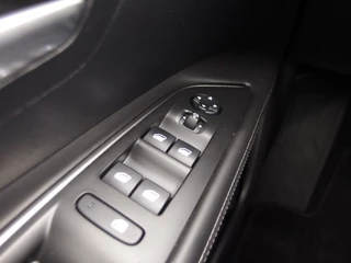 Peugeot 3008 Peugeot 3008 1.2 PureTech Blue Lease Premium TREKHAAK / LEDER / FOCAL SOUND / CAMERA / FULL LED / KEYLESS / NL-AUTO - afbeelding nr 38