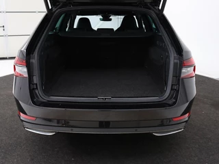 Škoda Superb Skoda Superb 1.4 TSI iV Sportline | Leder/Alcantara |  Stoel & stuurverwarming | Adaptive cruise | Matrix LED | Camera | Navigatie | Keyless | Carplay | Navigatie | Memory | Virtual Cockpit | PHEV - afbeelding nr 12