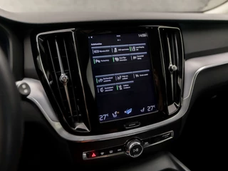 Volvo V60 Volvo V60 2.0 B3 Momentum Advantage 177Pk Automaat (APPLE CARPLAY, GROOT NAVI, ADAPTIVE CRUISE, STUUR/STOELVERWARMING, SPORTSTOELEN, PARKEERSENSOREN, NIEUWE APK, NIEUWSTAAT) - afbeelding nr 28