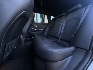 BMW 3 Serie BMW 3 Serie Touring 320e xDrive M-Sport - afbeelding nr 14