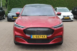 Ford Mustang Mach-E Ford Mustang Mach-E Extended First Edition AWD 98 kWh / Glascoating / Panoramadak / Camera / Leder / 19'' / B&O / Keyless / DAB / Dodehoek / ACC / Navigatie / Sfeerverlichting / Stoelverwarming - afbeelding nr 7