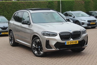 BMW iX3 BMW iX3 Exe. M Sport 80 kWh / SoH 99% / Trekhaak / Panoramadak / Camera / Leder / 20'' / DAB / Sfeerverlichting / Stoelverwarming / Cruise Control - afbeelding nr 37