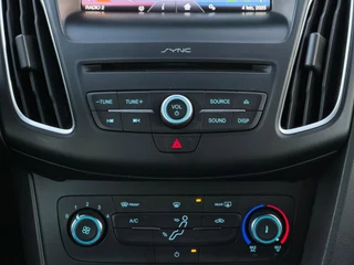 Ford Focus Ford Focus Wagon 1.0 Navi Trekhaak PDC Dealeronderhouden 2e eig Grote ond.beurt Boekjes volledig Bluetooth APK bij aflevering - afbeelding nr 13