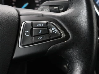 Ford C-MAX Ford C-Max 1.5 TDCi Titanium | Carplay | Trekhaak |  Navigatie | Verwarmde voorruit | Climate control | Keyless | Parkeerhulp | Cruise control - afbeelding nr 15