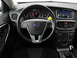 Volvo V40 Volvo V40 2.0 T2 Momentum | Navigatie | Parkeerhulp |  Climate control | Bluetooth | Cruise control - afbeelding nr 3
