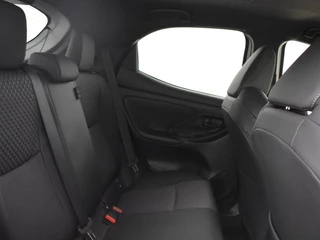 Toyota Yaris Toyota Yaris 1.5 Hybrid 130 Executive | Stuur en Stoelverwarming | PDC V+A | - afbeelding nr 13