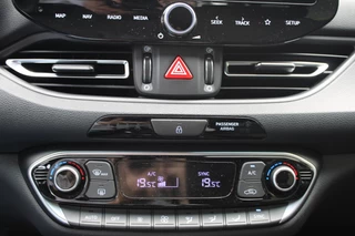 Hyundai i30 Hyundai i30 Wagon 1.0 T-GDI Comf.Smart Aut. Navi/Led/Pdc/Cam/16