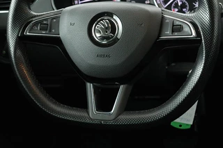 Škoda Octavia Skoda Octavia 1.0 TSI Clever Edition | Stoelverwarming | Carplay | Trekhaak | Half leder | Navigatie | DAB | Climate control | PDC | Cruise control - afbeelding nr 8