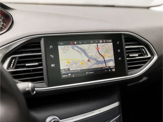 Peugeot 308 Peugeot 308 SW 1.2 PureTech Sport Automaat (PANORAMADAK, APPLE CARPLAY, STOELVERWARMING, ADAPTIVE CRUISE, SPORTSTOELEN, KEYLESS, GETINT GLAS, TREKHAAK, 360 CAMERA, NIEUWSTAAT) - afbeelding nr 25