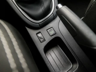 Renault Clio (NAVIGATIE, GETINT GLAS, BASS REFLEX, PARKEERSENSOREN, SPORTSTOELEN, LM VELGEN, PARKEERSENSOREN, CRUISE, NIEUWE APK, NIEUWSTAAT) - afbeelding nr 25