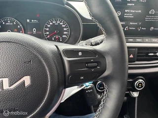 Kia Picanto Kia Picanto 1.0 67pk Automaat  Stoel en Stuur verwarming ,  Navigatie / Apple carplay  / Android auto , Achteruit camera , Bluetooth , Priveglas , Chrome handgrepen , Sport Velgen ,  9.500km !! - afbeelding nr 23