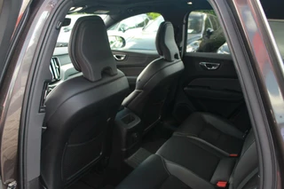 Volvo XC60 Volvo XC60 T6 Recharge AWD R-Design | Longe Range | Panoramadak | Stoelverwarming | 360° Camera | HUD | Trekhaak | Harman / Kardon | Glossy Black - afbeelding nr 20